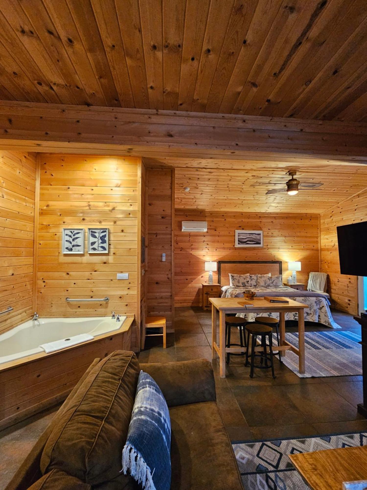 5 Min To Beaver Lake-King Bed-Fire Pit-Jetted Tub #3 ยูเรกาสปริงส์ ภายนอก รูปภาพ